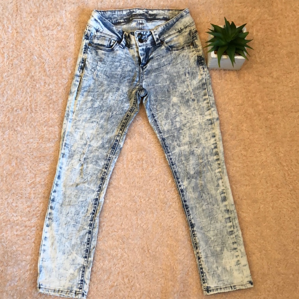Acid washed super cute skinny cropped pant